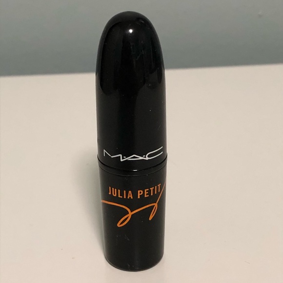 New MAC Julia Petit red lipstick *Limited Edition - Picture 2 of 7
